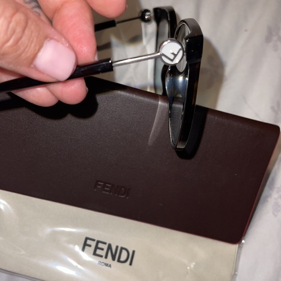 FENDI - Picture 3 of 5